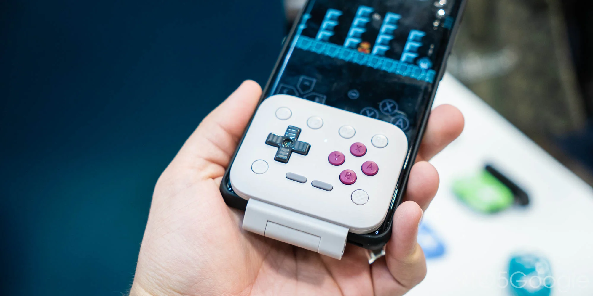 8BitDo 플립패드 버튼 구성 클로즈업
