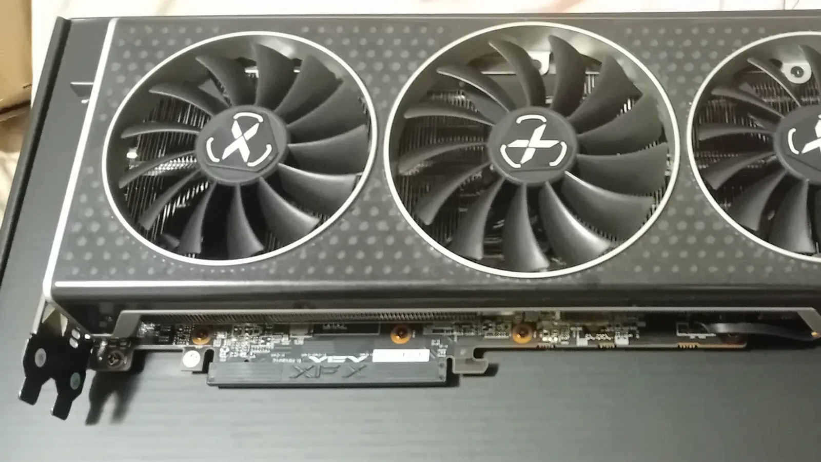 RX 9070 XT에서 DLSS 5를 구동했을 때의 프레임 변화 비교