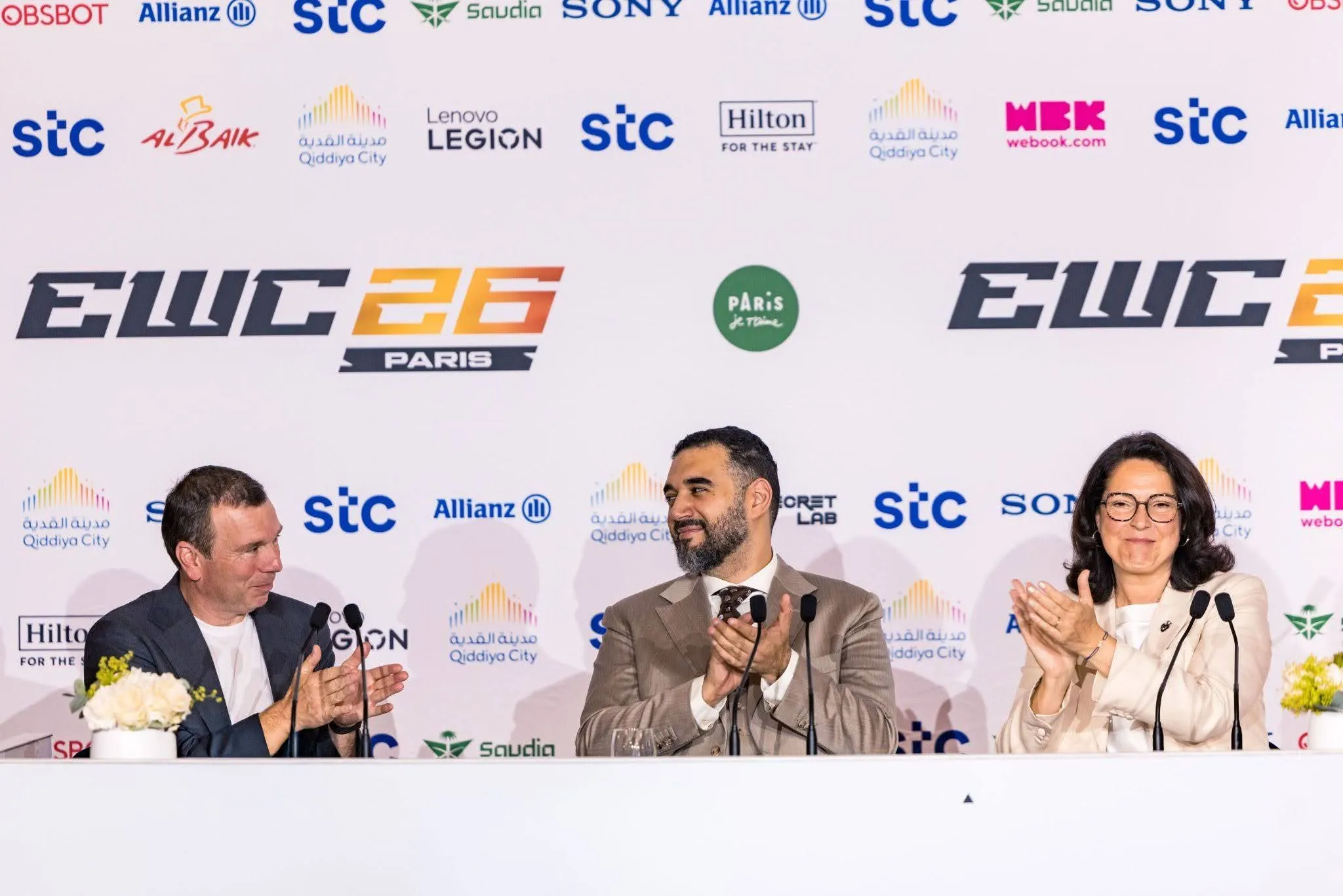 e스포츠 월드컵 2026 파리 공식 기자회견, EWC26 PARIS 로고가 걸린 무대