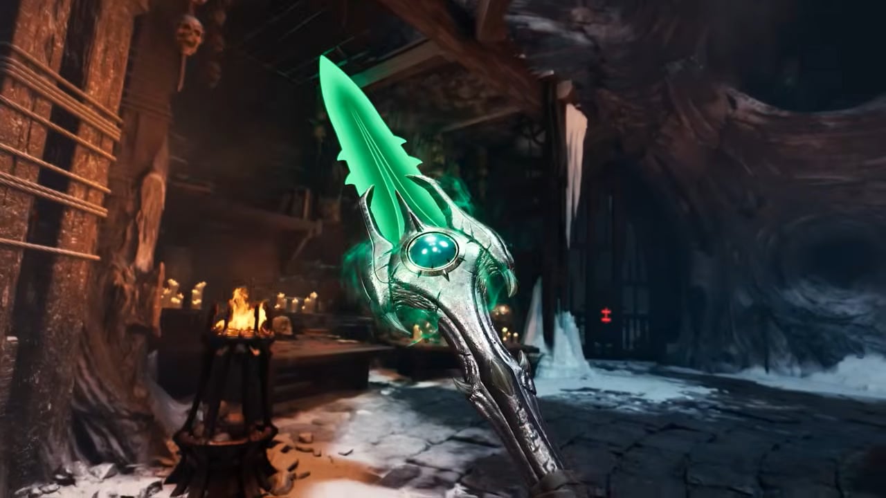 DOOM 다크 에이지 레벌레이션스 — 초록빛으로 빛나는 체인 스피어 신무기, 횃불이 타오르는 어두운 성채 배경