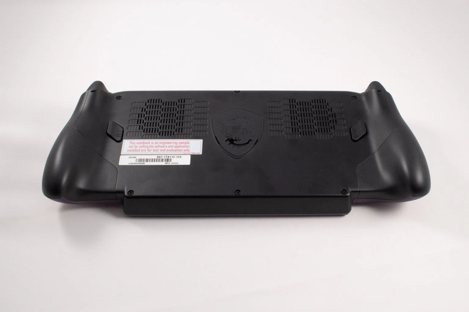 MSI Claw 8 EX AI+ 후면 통풍구 디자인