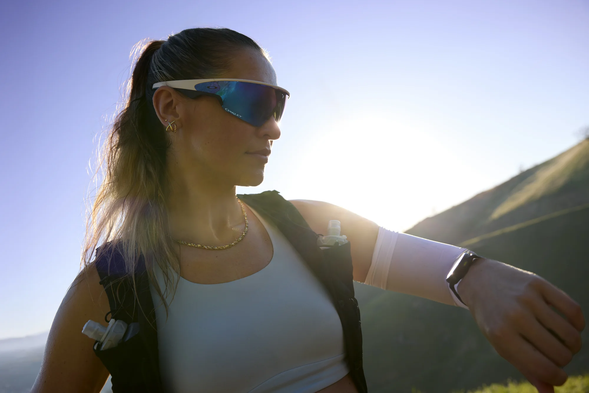Oakley Meta Vanguard 착용샷 — 러닝 중 착용 라이프스타일
