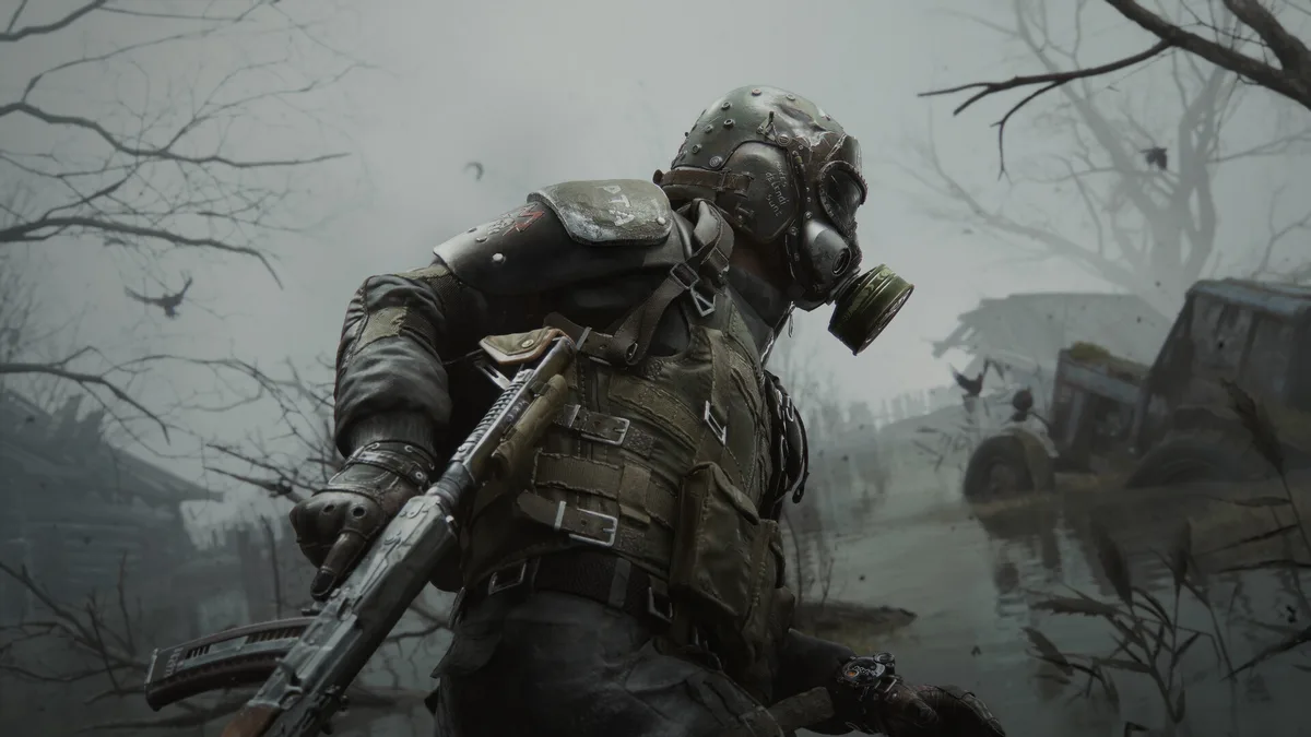 METRO 2039 스팀 공식 스크린샷, 방독면과 방한복을 착용한 캐릭터가 총을 든 채 폐허가 된 안개 낀 모스크바 외곽을 바라보고 있다